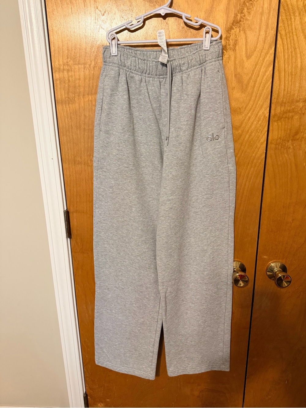 ALO Yoga Accolade Straight Leg Sweatpants Gray